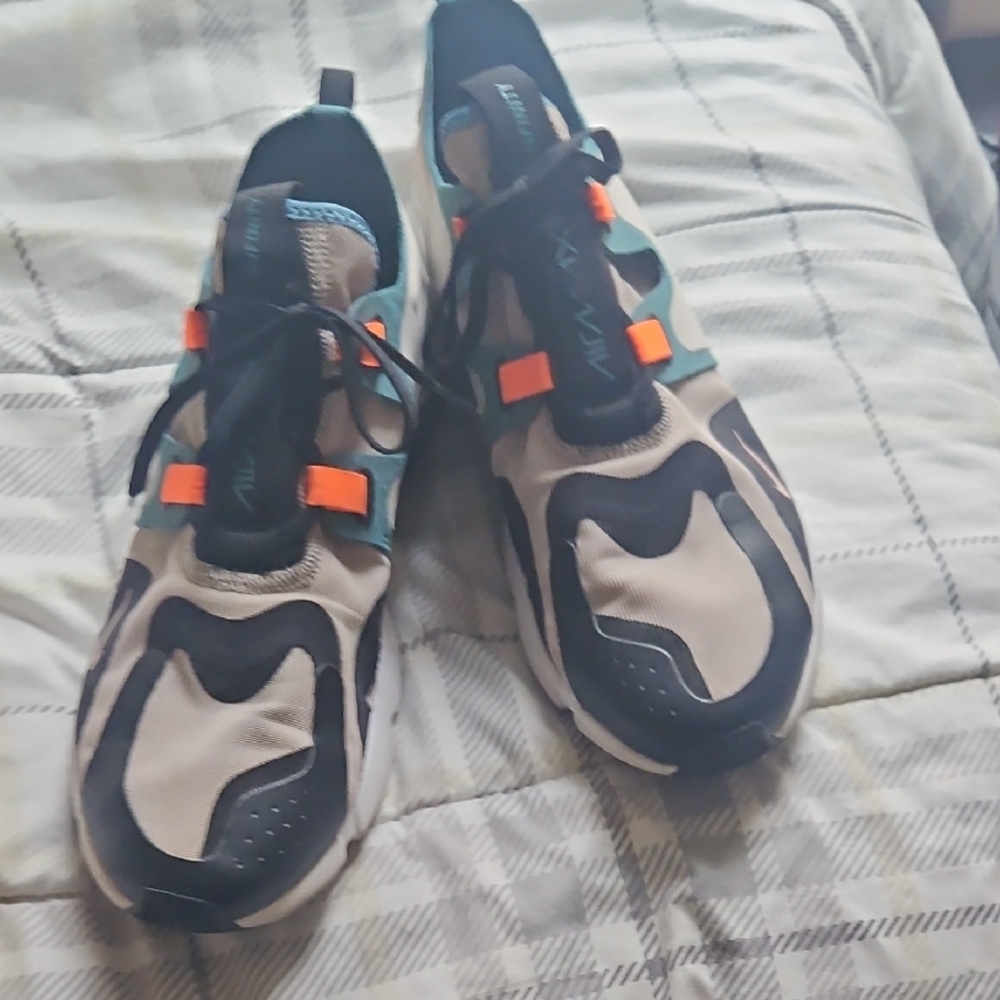 Nike Air Max Athletic Shoes Black and Orange